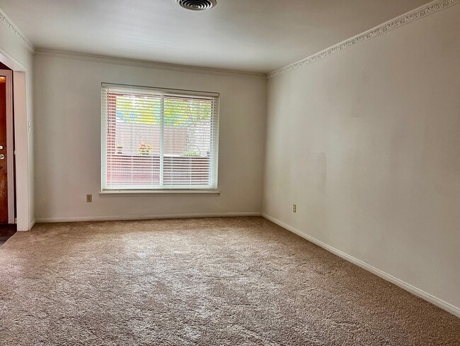 Building Photo - 1914 Indian Shores Rd