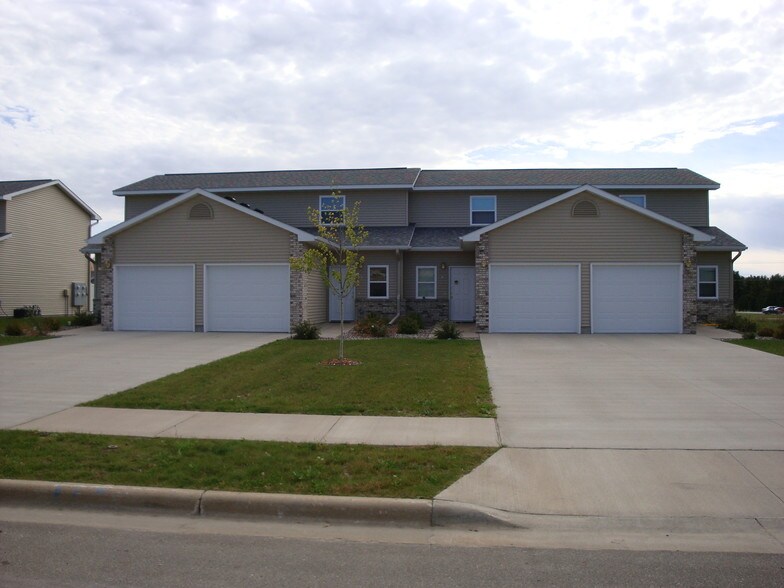 Primary Photo - 620 Kozarek Ave