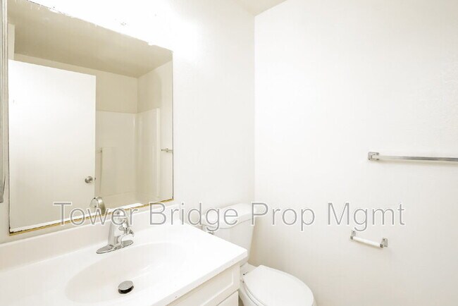 Building Photo - 100 Del Verde Cir