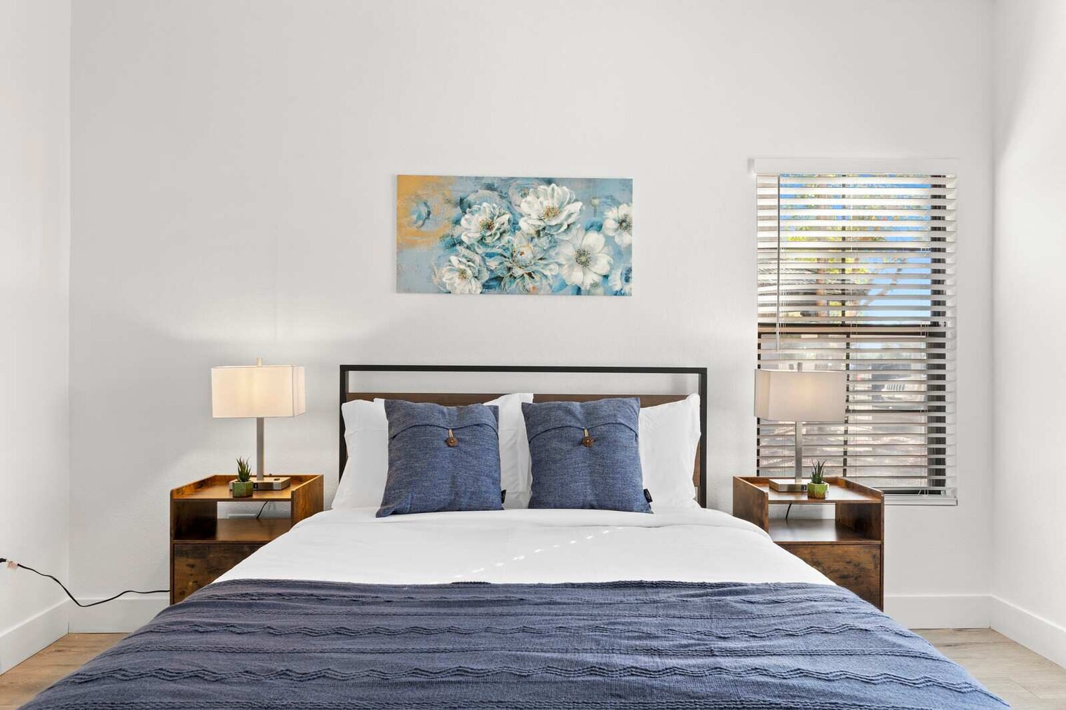 Building Photo - 875 W Pecos Rd