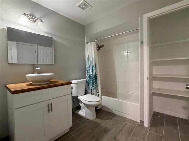 Building Photo - 445 Lakeside Pl