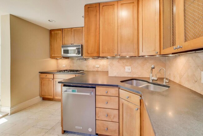 Building Photo - 1020 Harvard Terrace