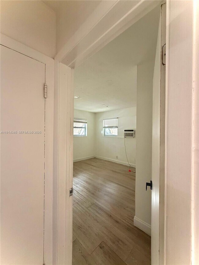 Building Photo - 224 SW 10th St