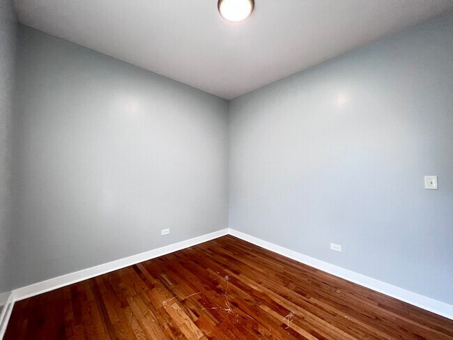Building Photo - 6402 S Eberhart Ave