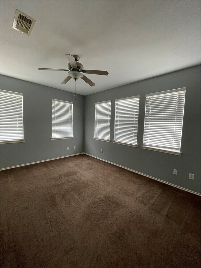 Building Photo - 2117 Kemah Village Dr