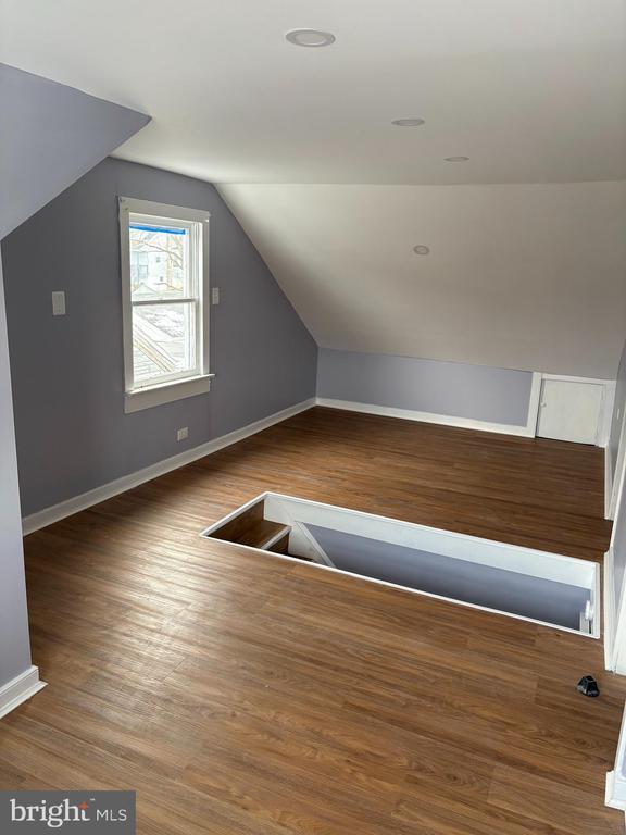 Building Photo - 657 Pine Hill St