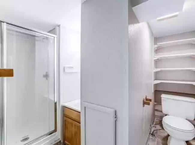 Building Photo - 4 Bed 2 Bath in North Spokane w/ Detached ...