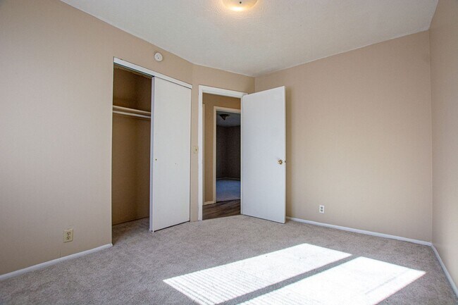 Building Photo - 3 Bedroom / 2 Bath Home in Millard!