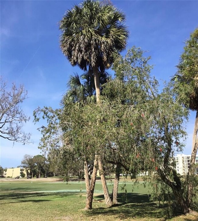 Building Photo - 48 Country Club Dr