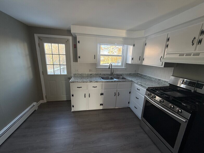 Building Photo - 38 Pine St