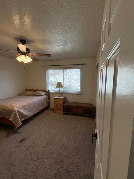 Master bedroom - 1084 W 1060 N