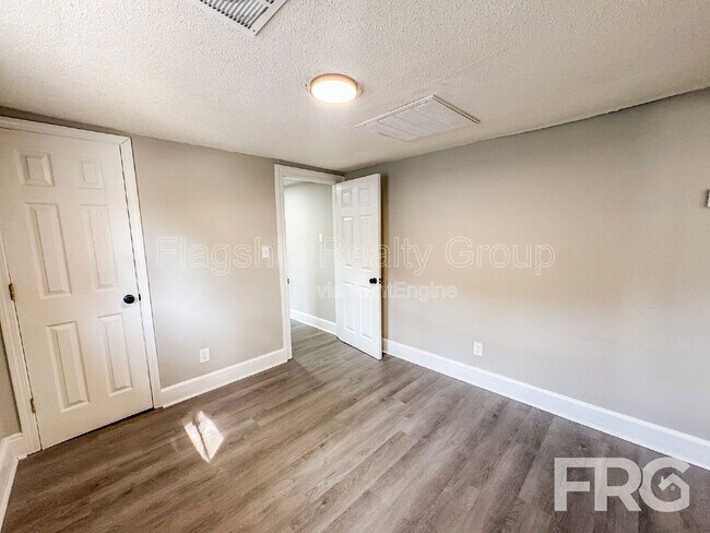 Building Photo - 600 Howell St