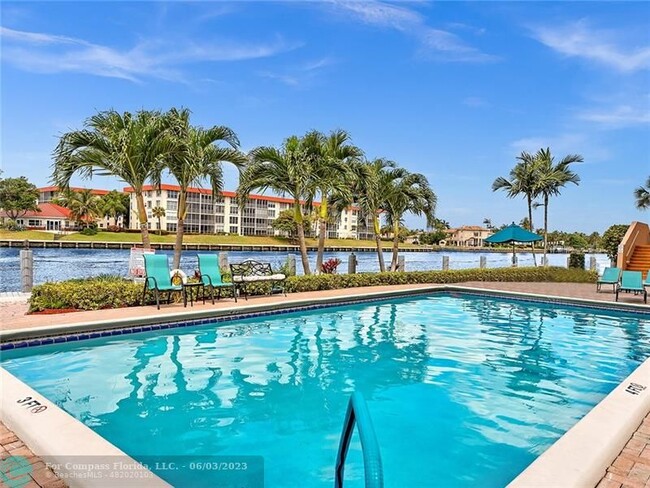Building Photo - 1150 Hillsboro Mile-