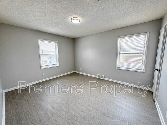 Building Photo - 801 E Bannister Rd