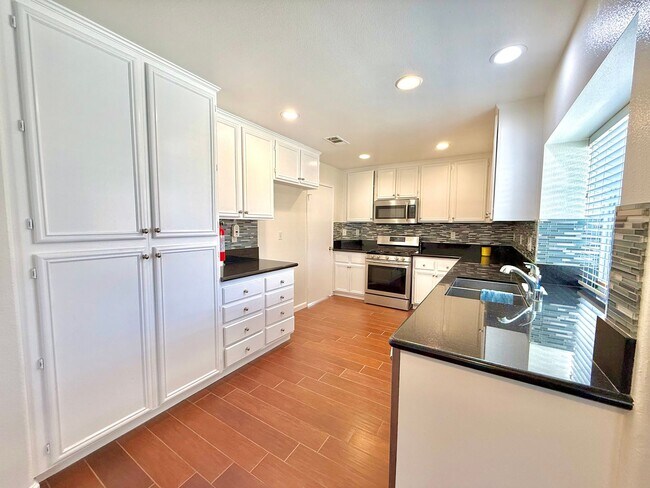 Building Photo - Two Story Four Bedroom home for lease in Jurupa Valley $3,395