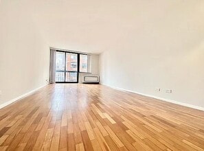 Building Photo - 330 E 75th St