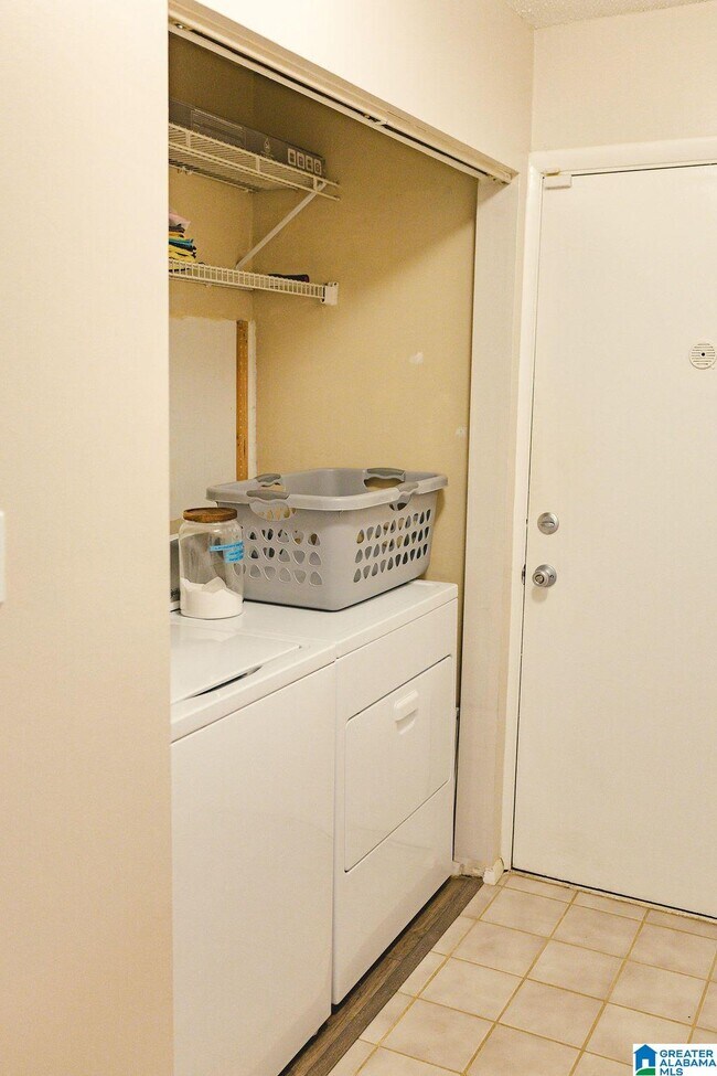 Building Photo - 1303 Woodland Vlg