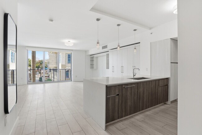 Building Photo - 111 SE 1st Ave