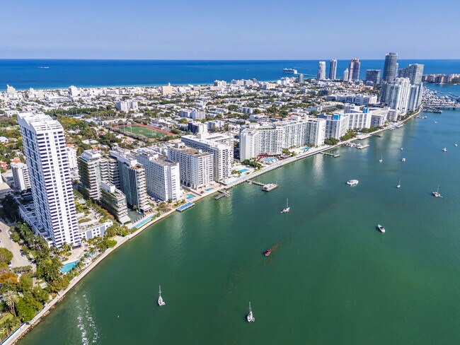 Building Photo - 1228 West Ave