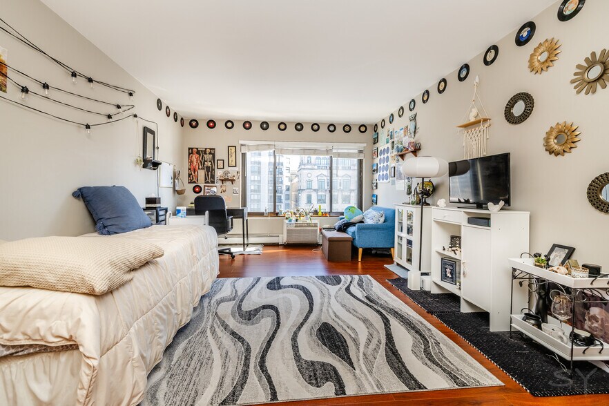 Building Photo - 607 W Wrightwood Ave