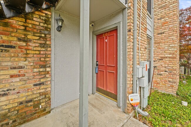 Building Photo - 15151 Berry Trl