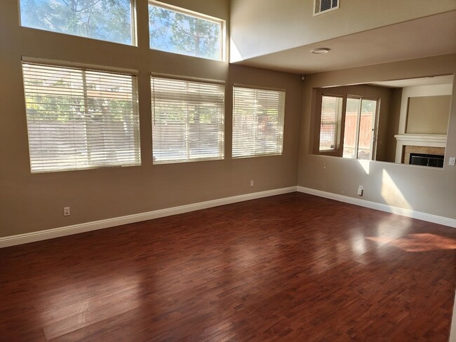 Building Photo - South Temecula home in Paseo del Sol. 3 be...