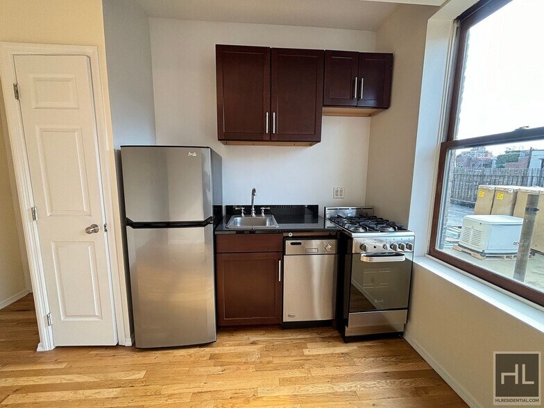 Primary Photo - West 11th Street