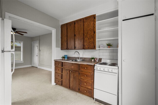 Building Photo - 826 3rd Ave N