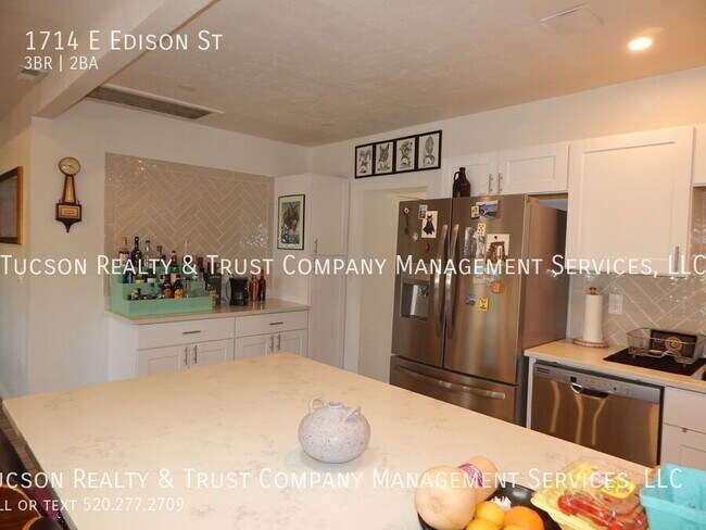 Building Photo - 1714 E Edison St