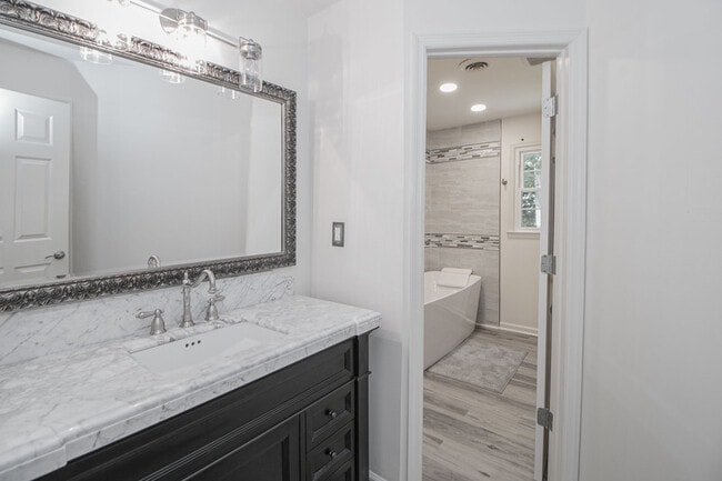 Building Photo - 815 Shady Bluff Trail