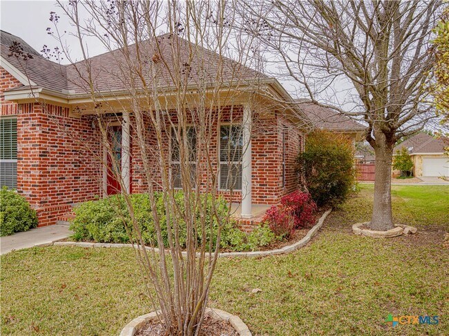 Building Photo - 1651 Hanz Dr