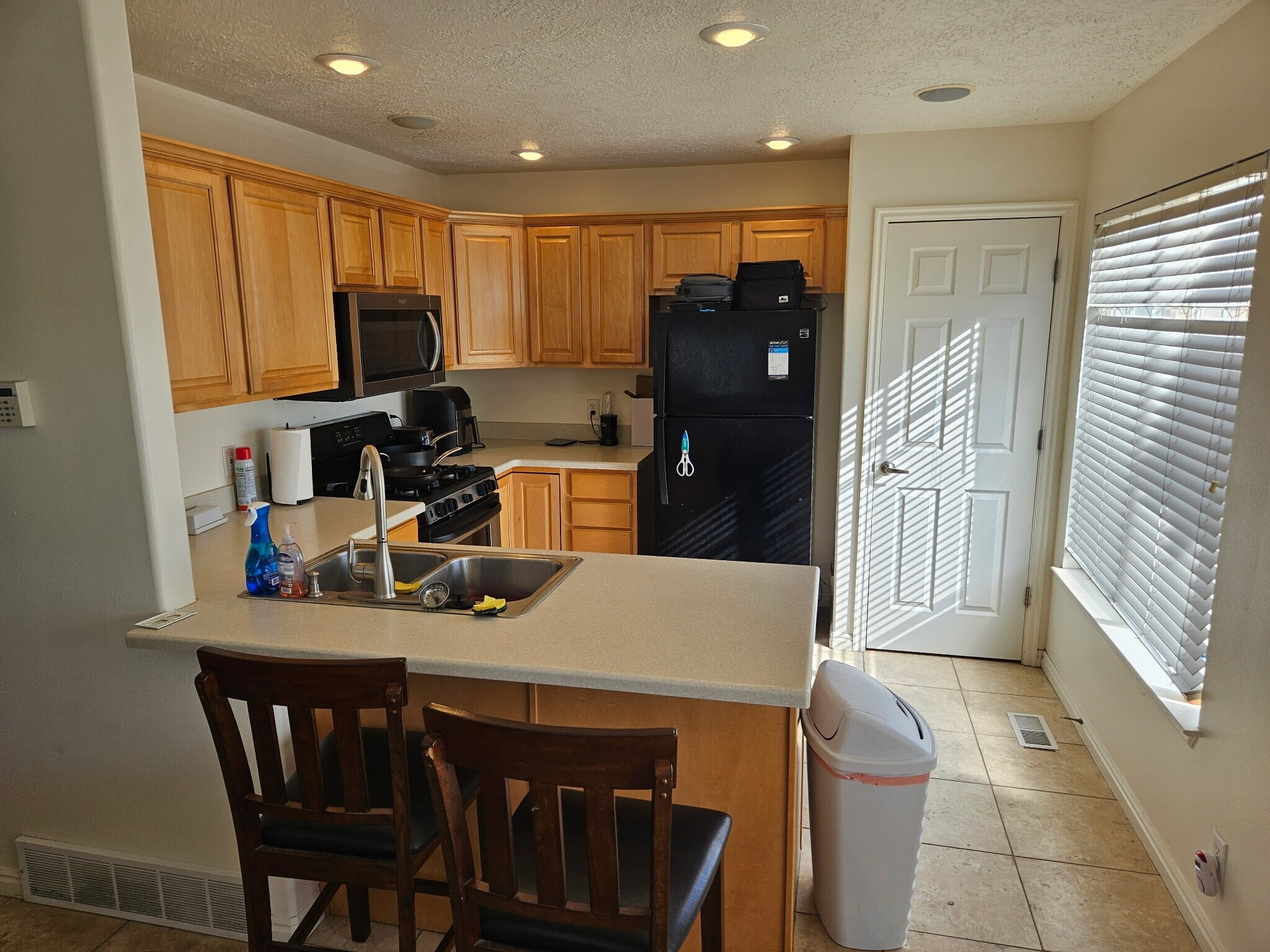 Kitchen - 1372 Alpine Way