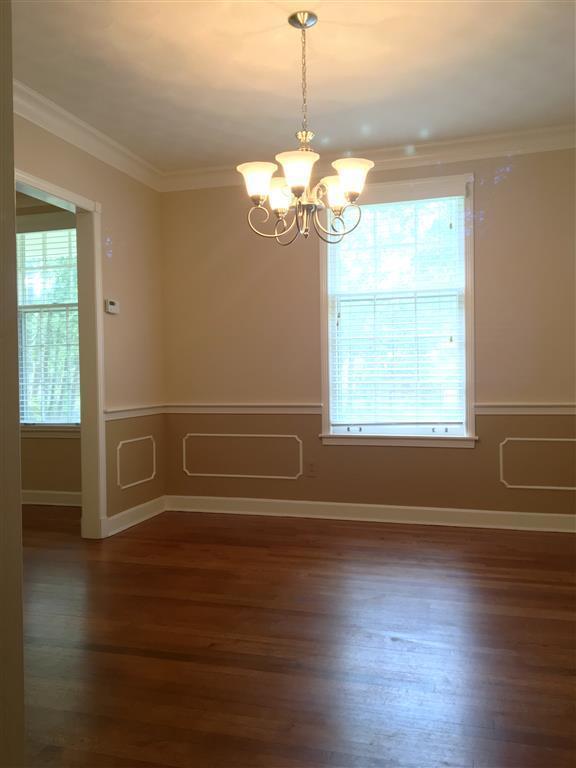 Building Photo - 3BR/2BA Gorgeous East Memphis Home. Gate Entry Driveway and ALL Lawn Maintenance is included! Pet...