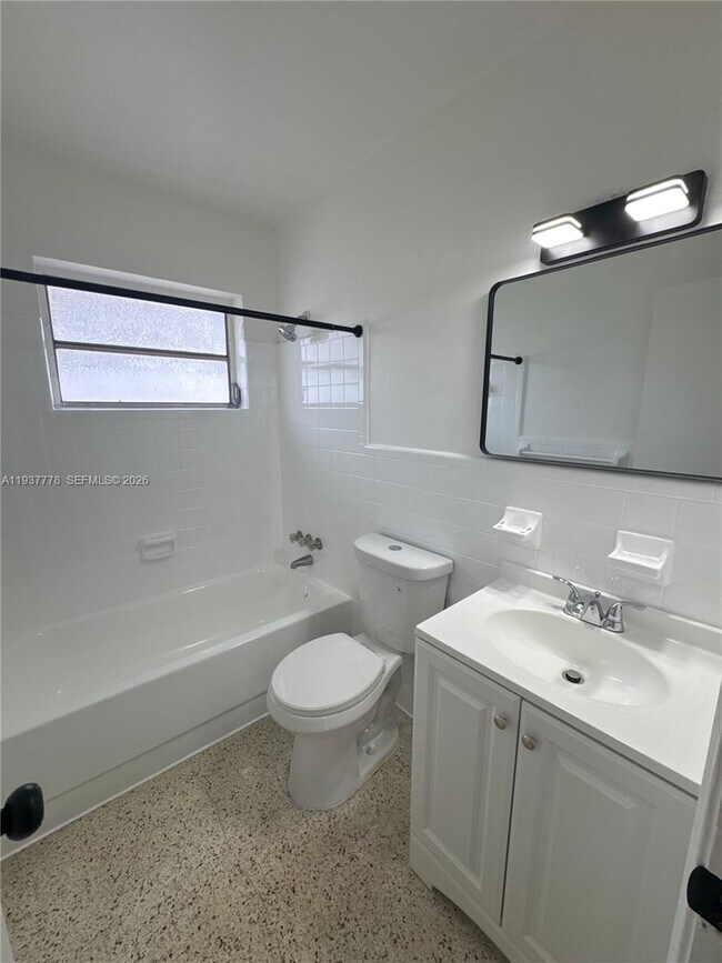 Building Photo - 1026 NW 2nd St