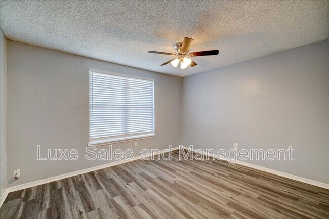 Building Photo - 8506 S Drexel Pl