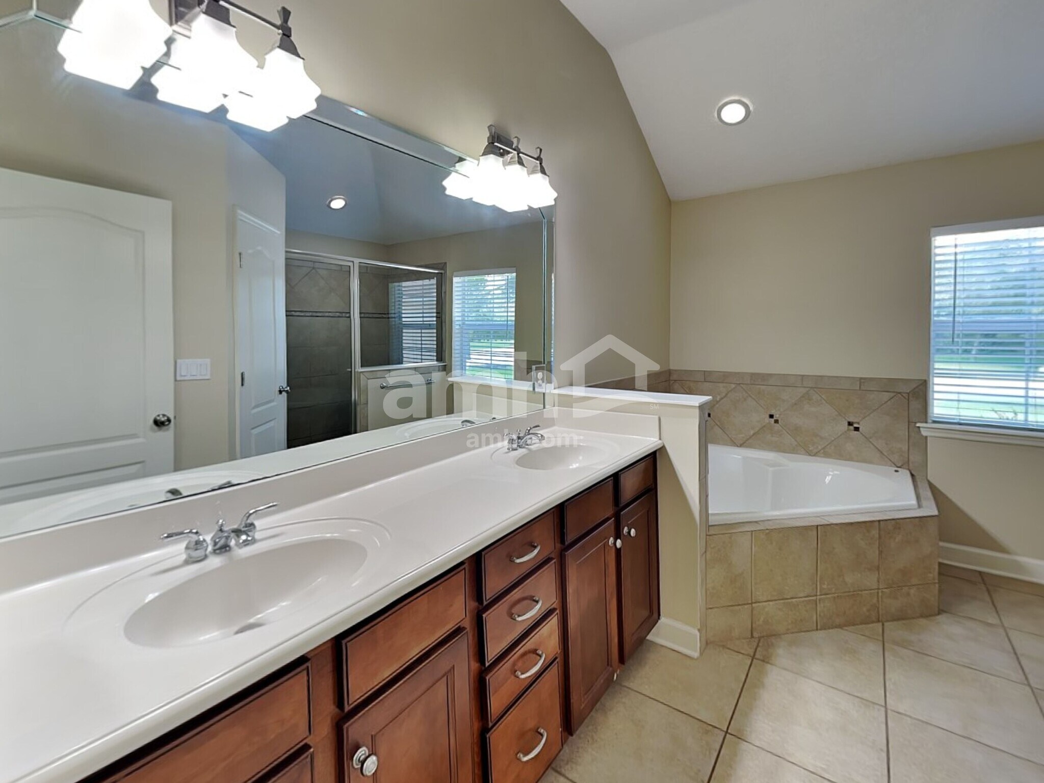 Building Photo - 908 Athlone Ln