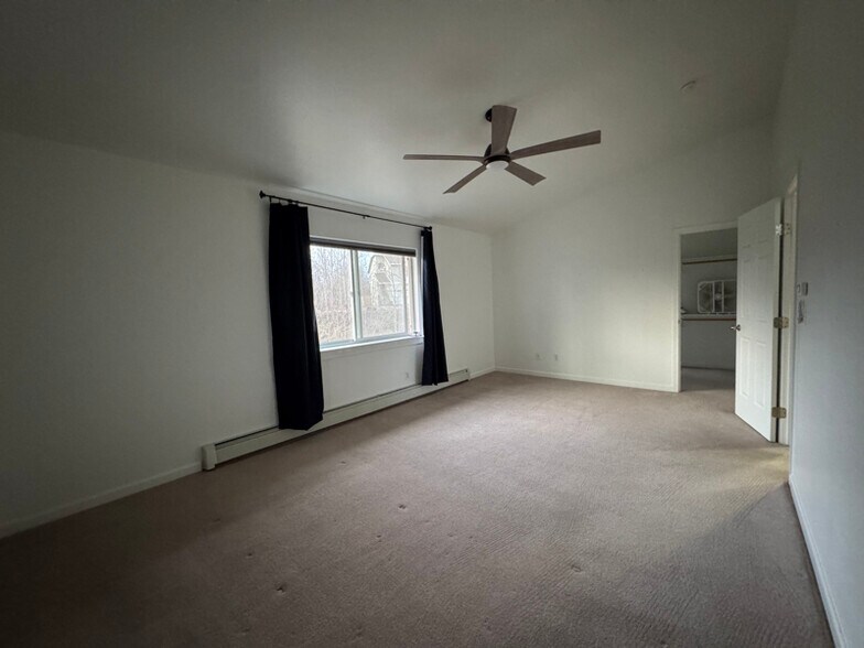 Building Photo - 1840 N Monte Vista Dr