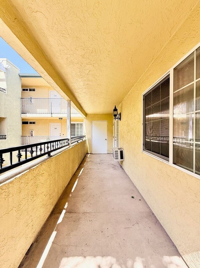 Building Photo - Second Story 1 Bedroom / 1 Bath Condo Near SDSU - Pets ok