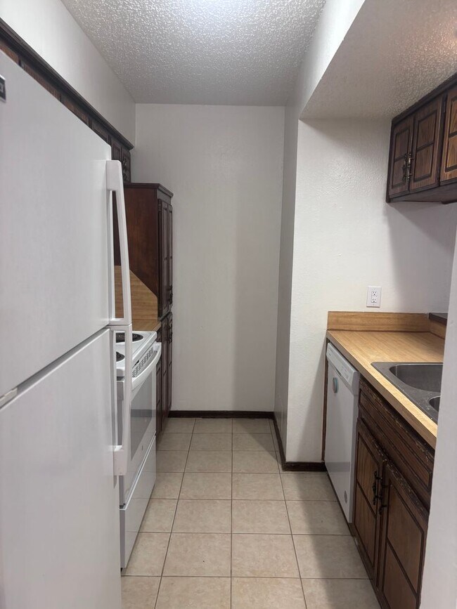 Building Photo - Cute 2 bed, 2 bath duplex in Noble, OK