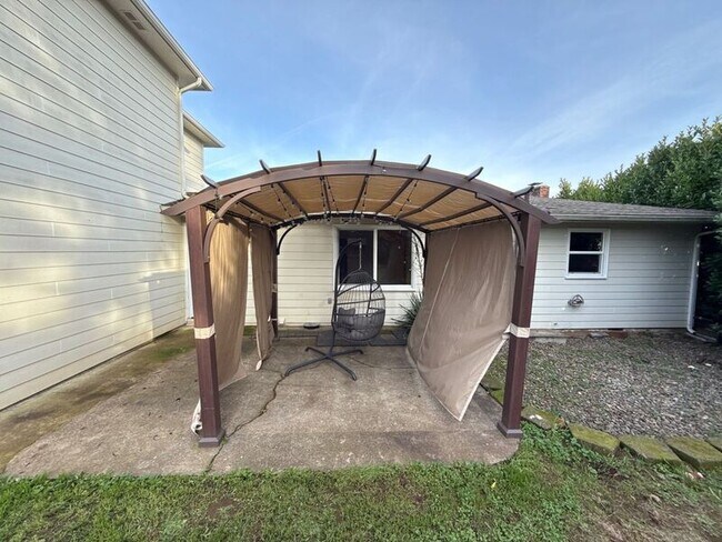 Building Photo - 1740 Glen Creek Rd NW