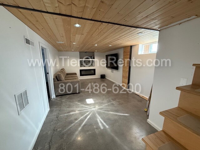 Building Photo - NO DEPOSIT option available for qualified renters!