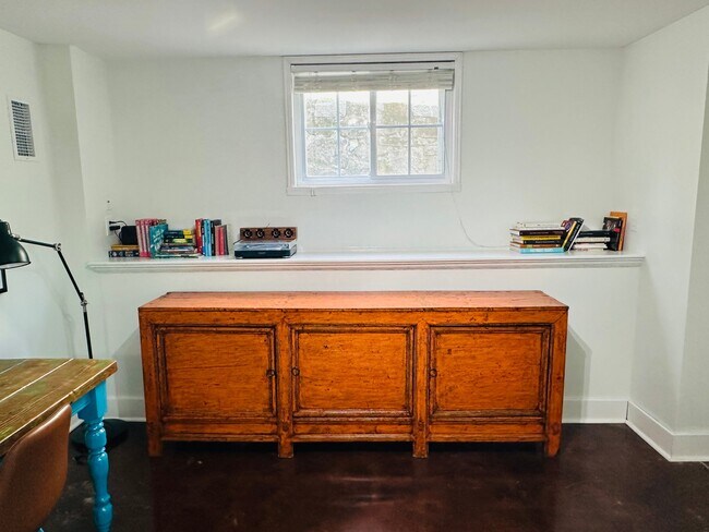 Building Photo - 708 Old Dallas Rd