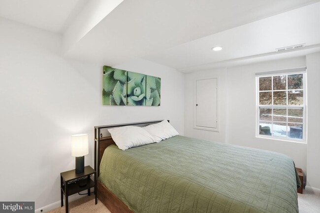 Building Photo - 2207 Victor Ct