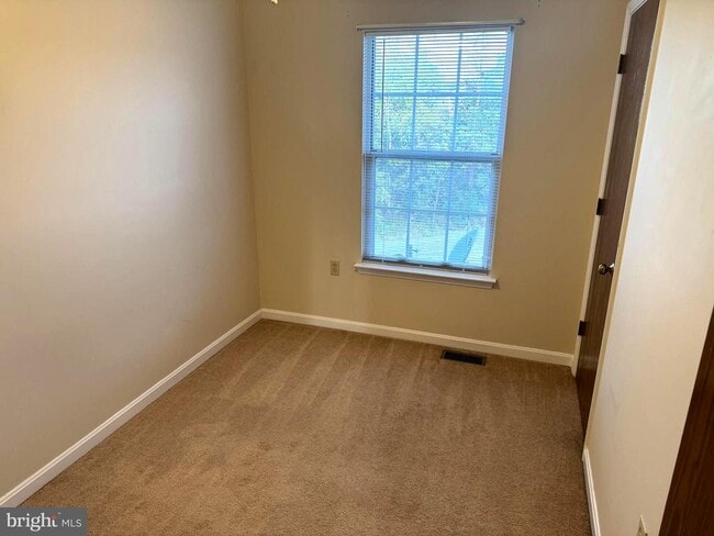 Building Photo - 307 Willowbrook Ct