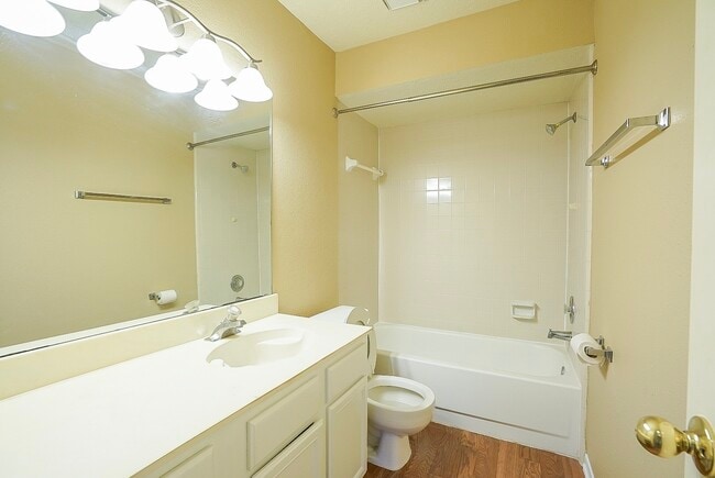 Building Photo - 1246 Manchester Cir