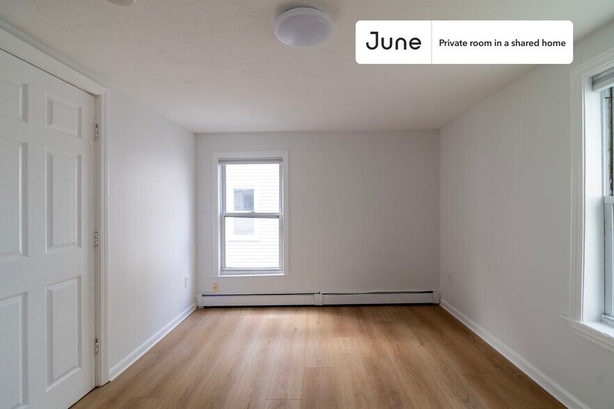 Building Photo - Room in Shared 4 bed/4 bath home