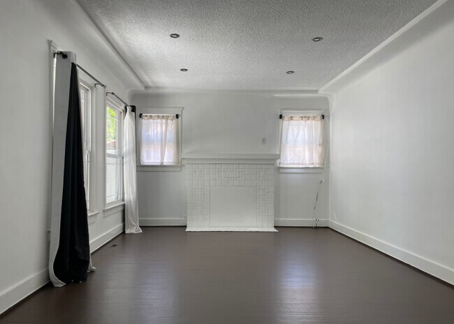 Living Room - 727 N Alta Vista Blvd