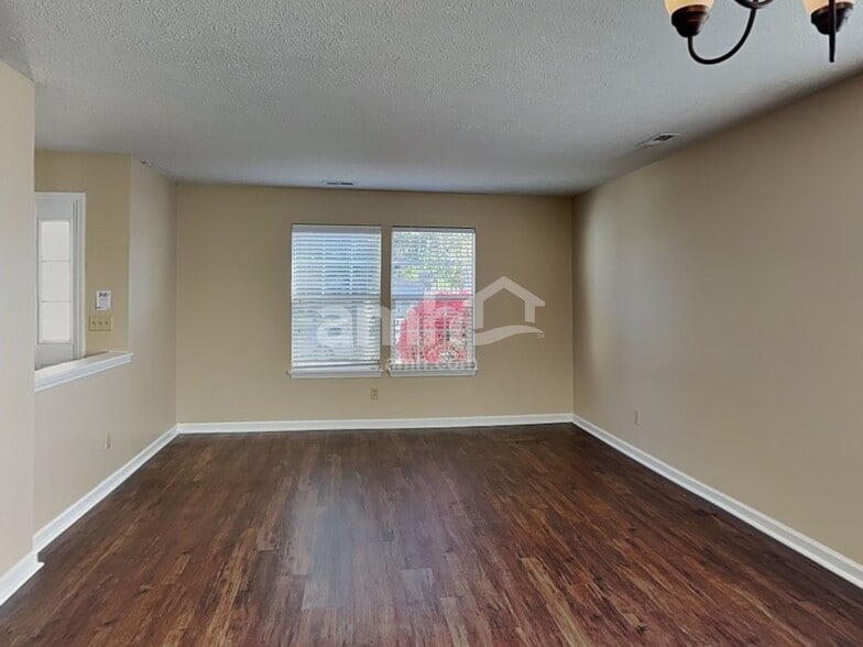 Building Photo - 529 Austrian Way