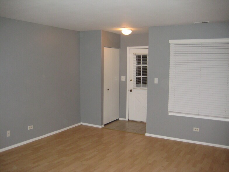 Building Photo - 1005 Cleveland Ct
