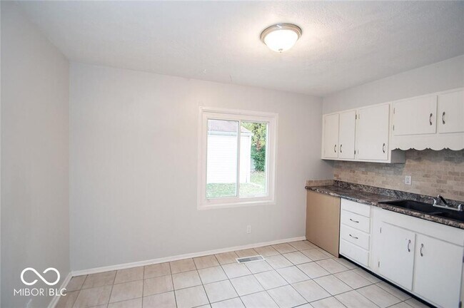 Building Photo - 4610 Karen Dr